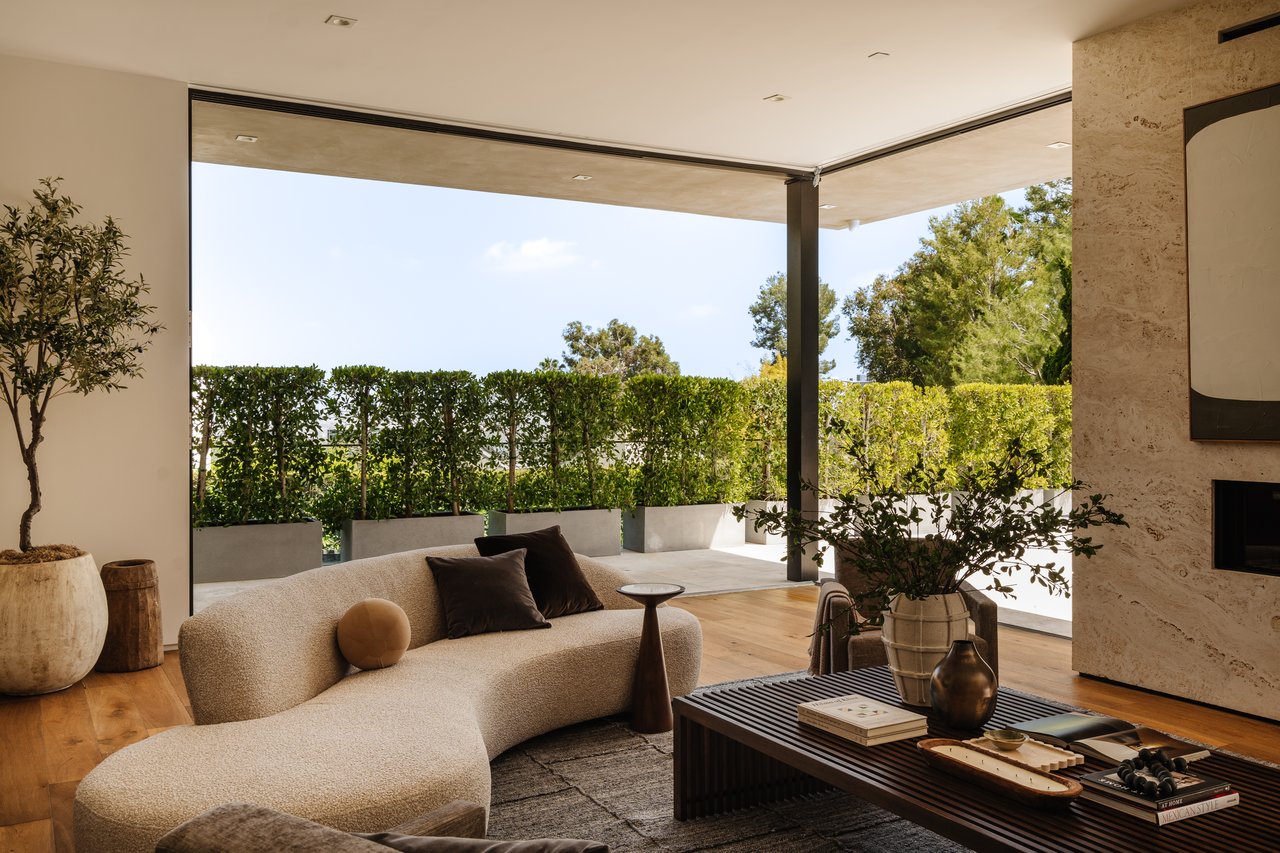 1383 Londonderry Pl, Sunset Strip