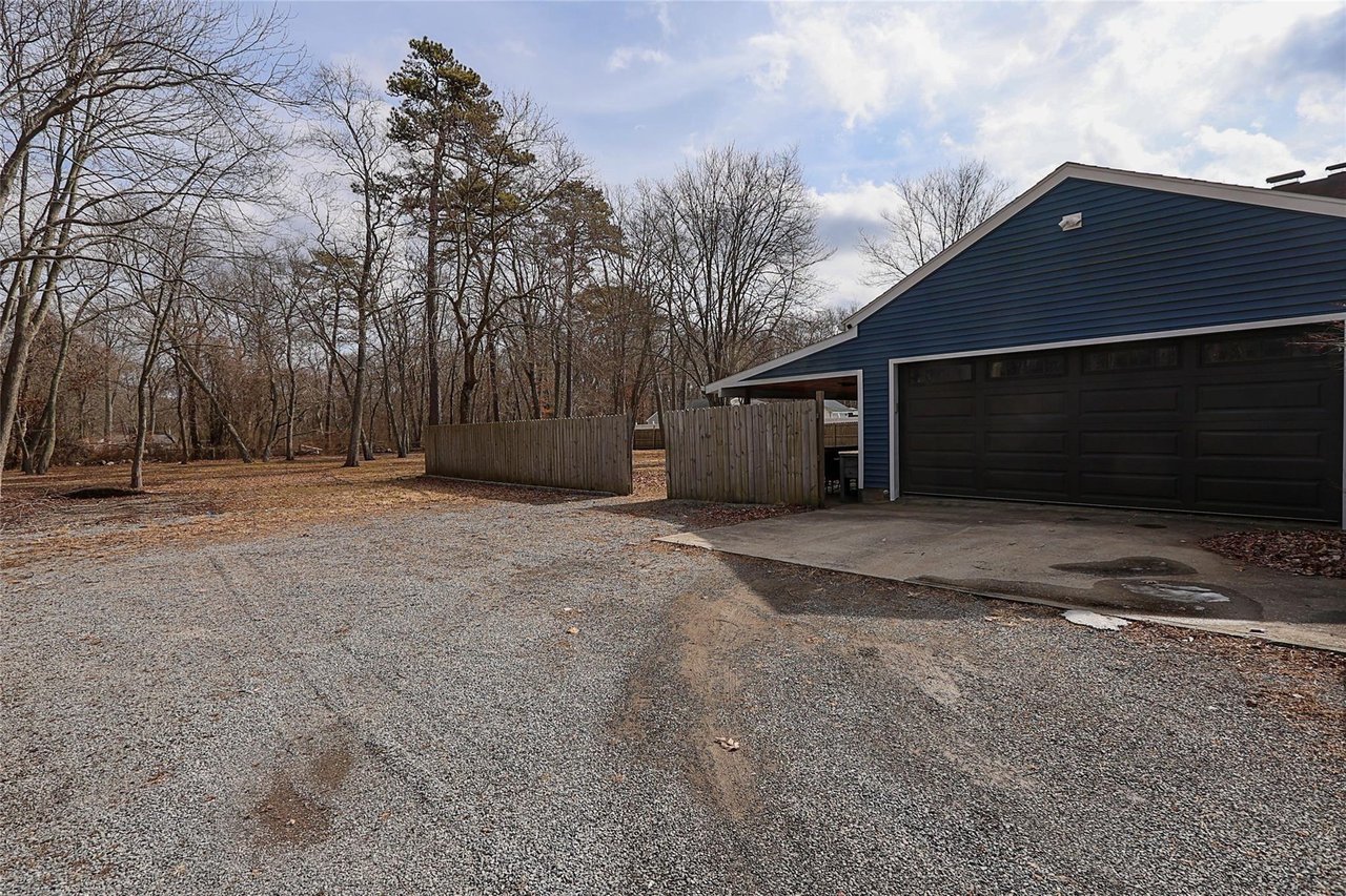 21 Peconic Rd