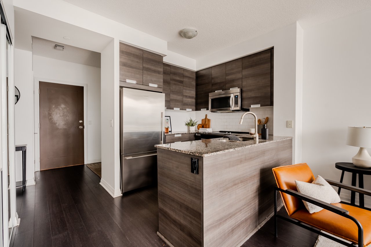 708-55 Eglinton Ave w