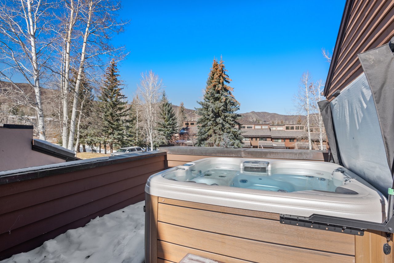 Renovated Snowmass Retreat with Panoramic Ski Area Views