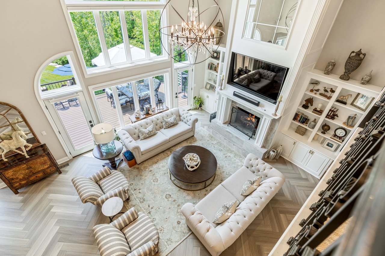 11 Lake Forest Court W