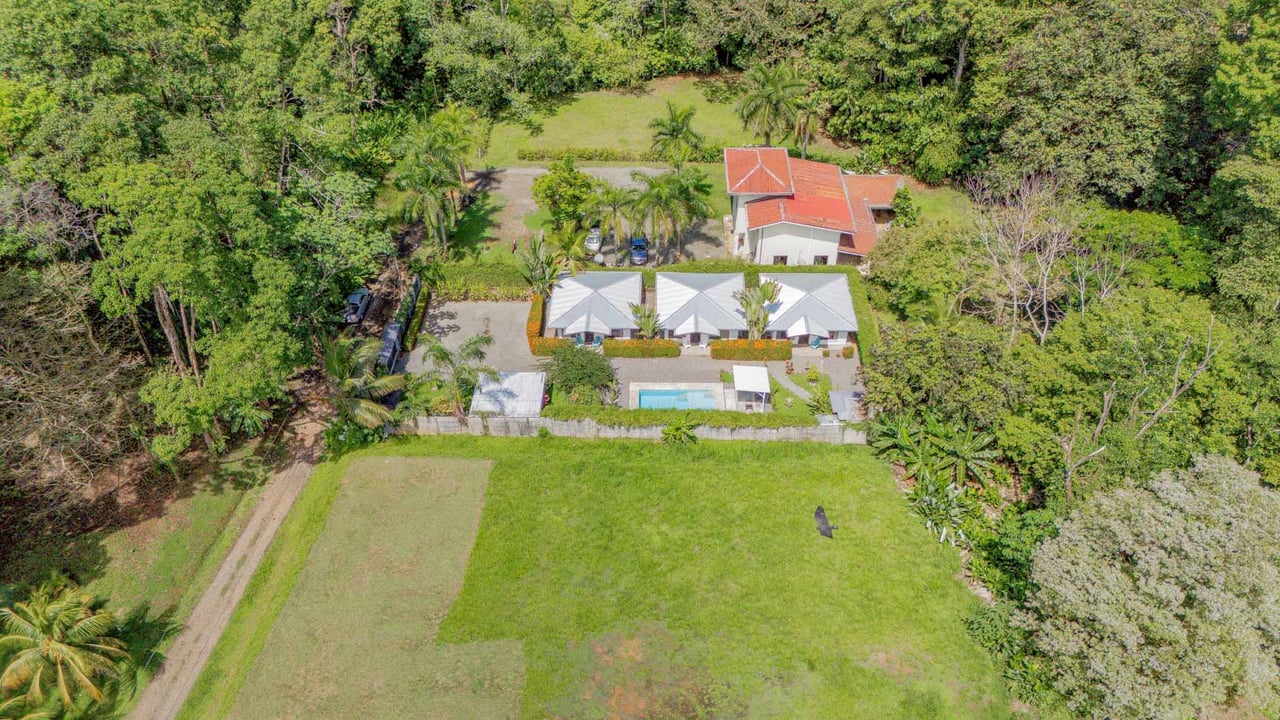 Tropical 3-Cabin Home with Pool and Gardens in the Heart of Uvita
