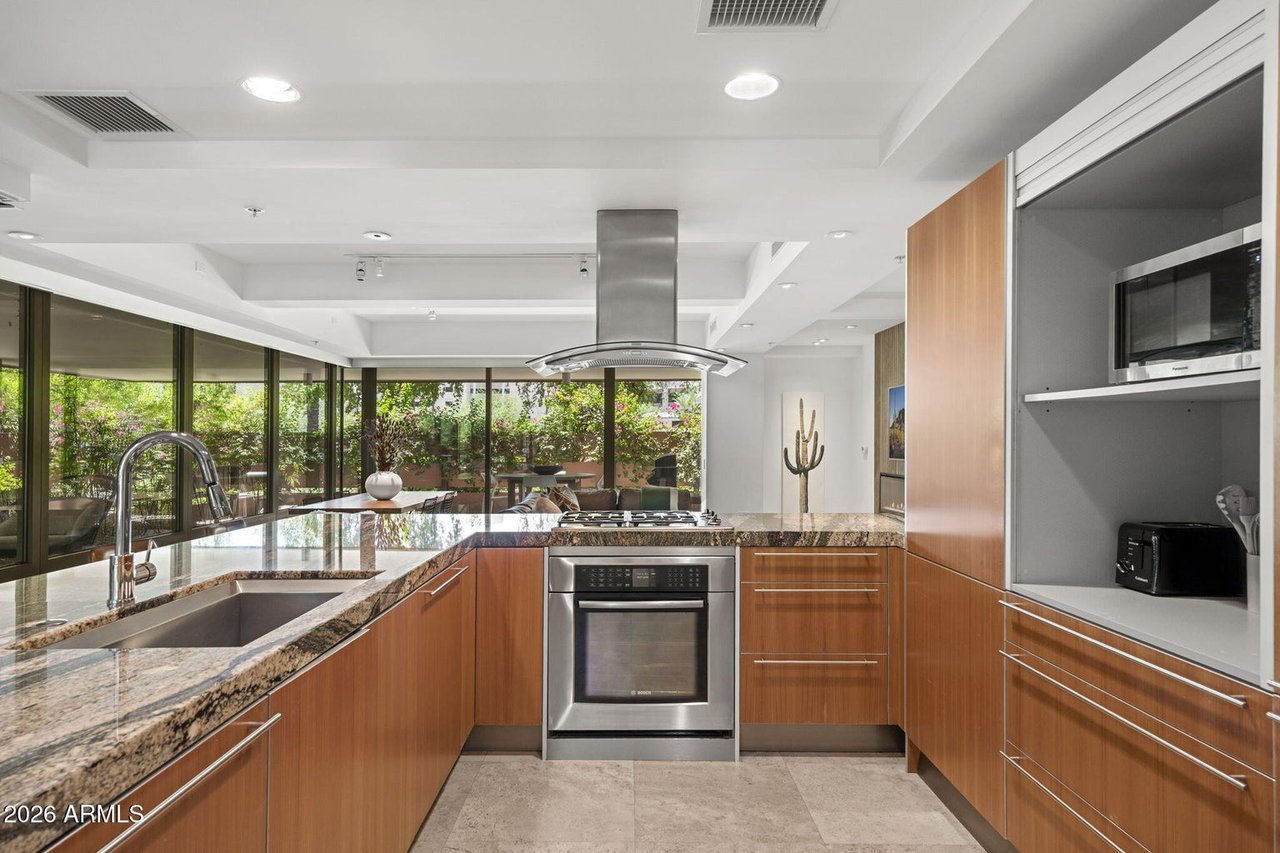 7127 E Rancho Vista Dr #1006
