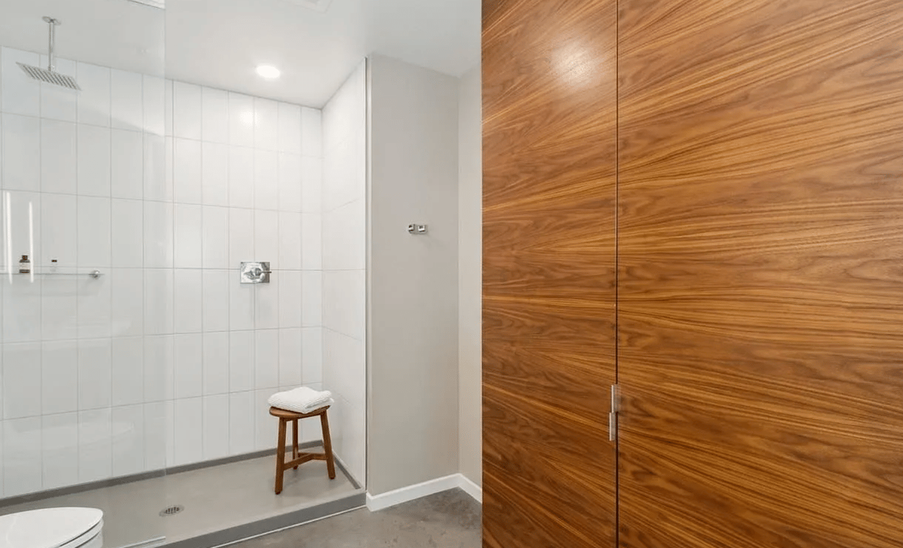 404 E College St #1405