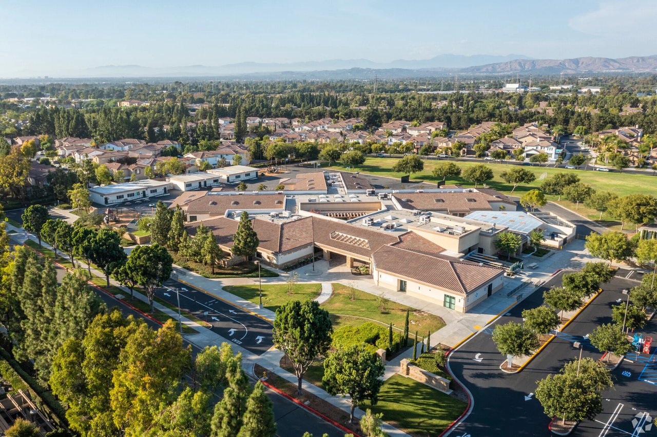 Oak Creek Elementary School    image