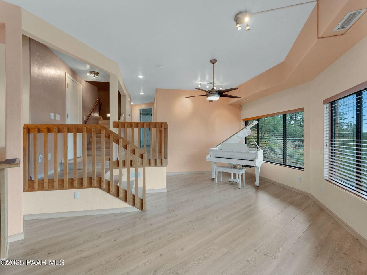 3160 Rainbow Ridge Dr