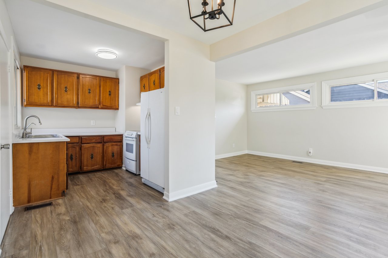 Bungalow on 60' x 125' lot with endless potential