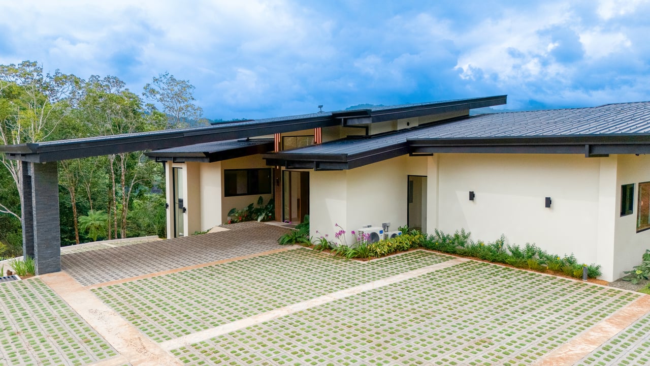 3 Bedroom Luxury Modern Tropical Home in Dominical