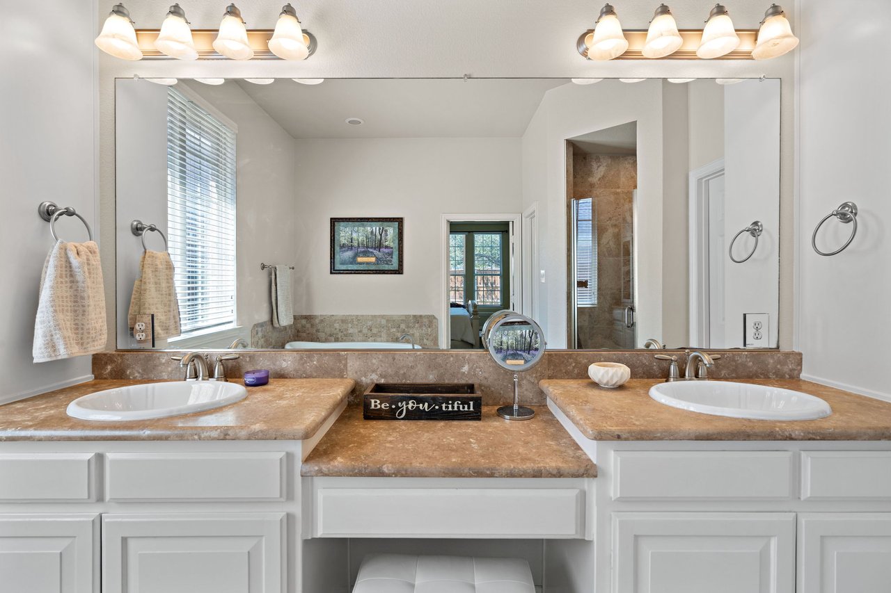 8628 Silverleaf Cir,