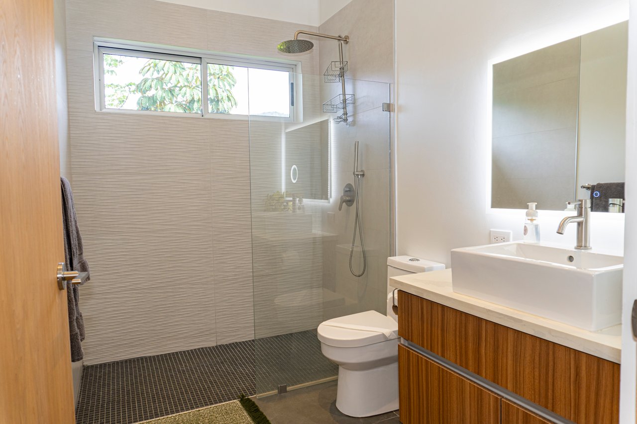 Cozy Turnkey 3-Bedroom Home with Pool in Uvita