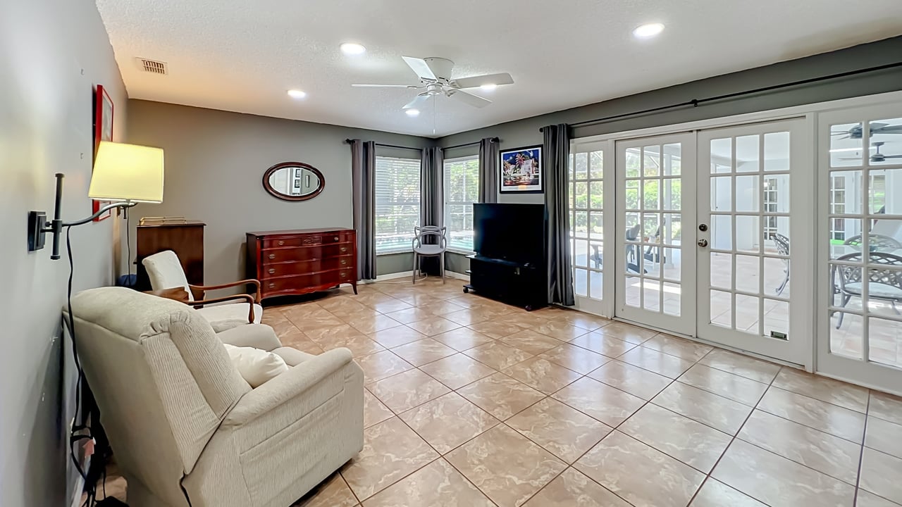 Winter Park Vias Traditonal 5-Bedroom Home near Racquet Club