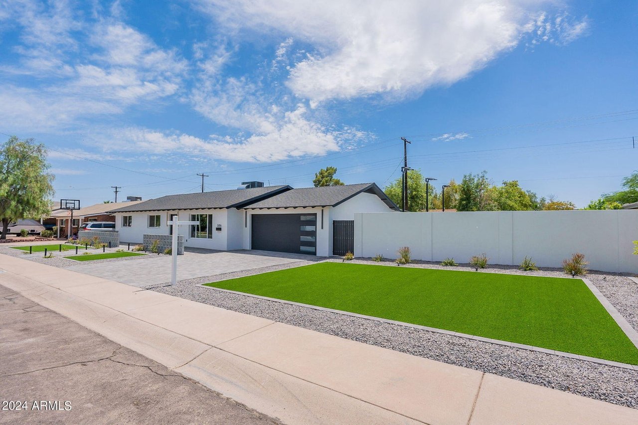 3016 N 84TH Place