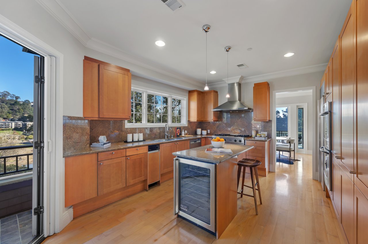 87 De Silva Island Drive