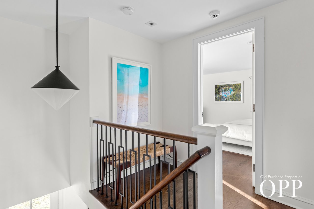 CHARMING SUMMER RETREAT WITH GARDENS & BAY BREEZES