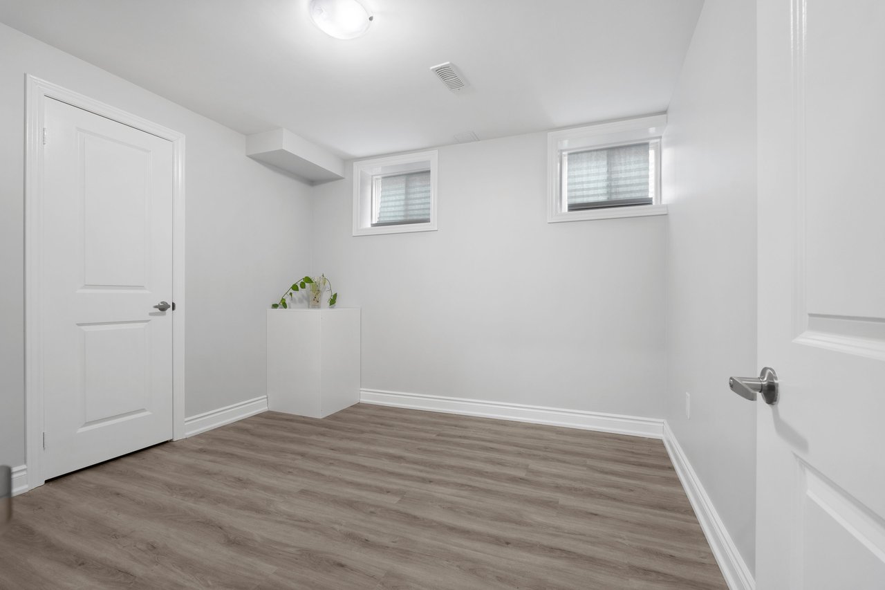 541 Kennedy Circle W