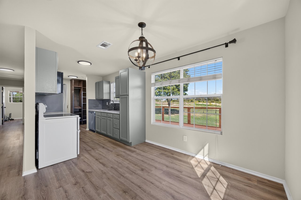 277 Private Road 1611