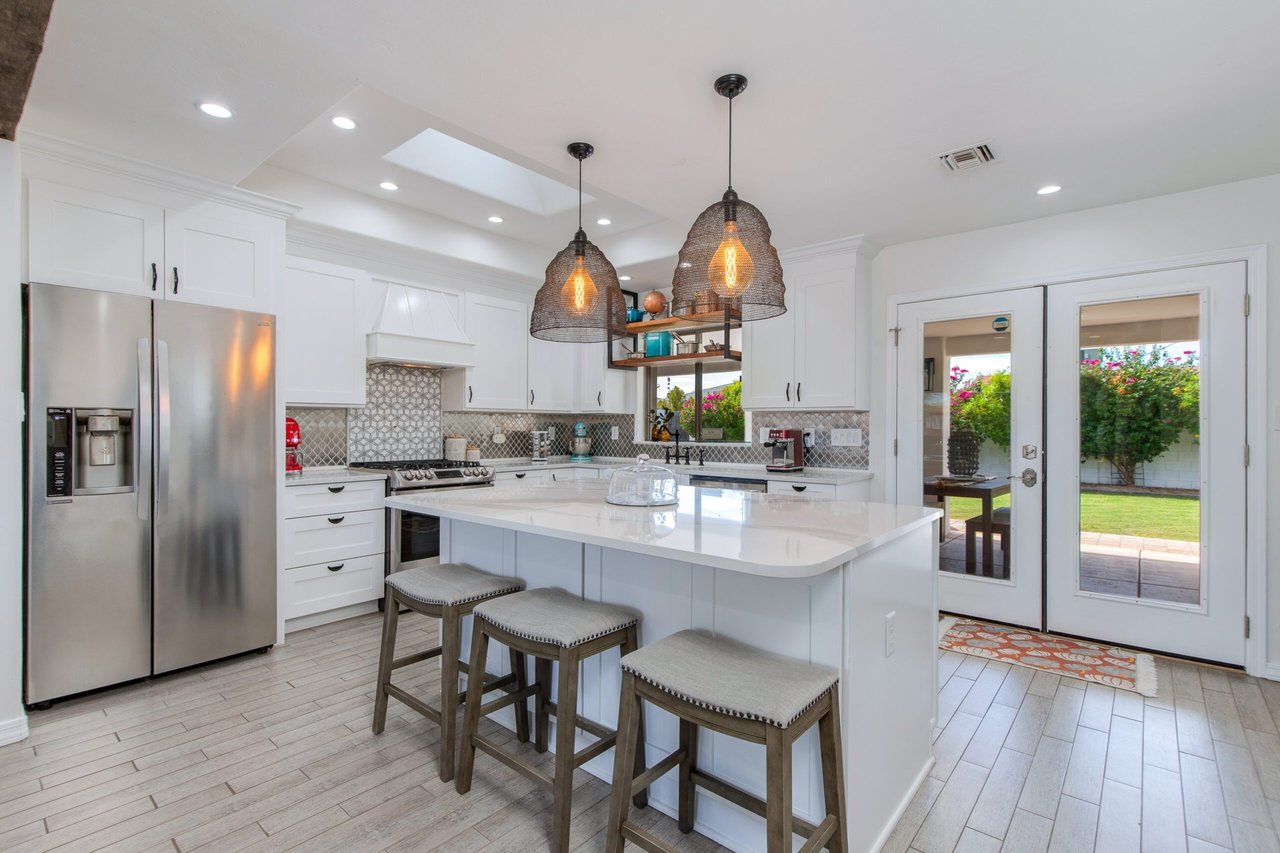 8043 E Clarendon Ave