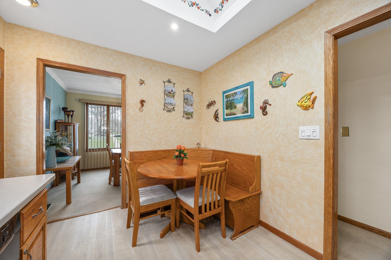 8000 Oakview Lane, Woodridge