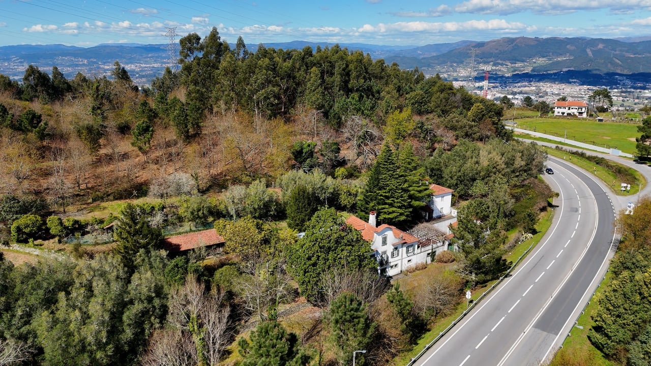 Charming Countryside Estate Near Braga – 11 Acres of Privacy, Potential & Portuguese Character