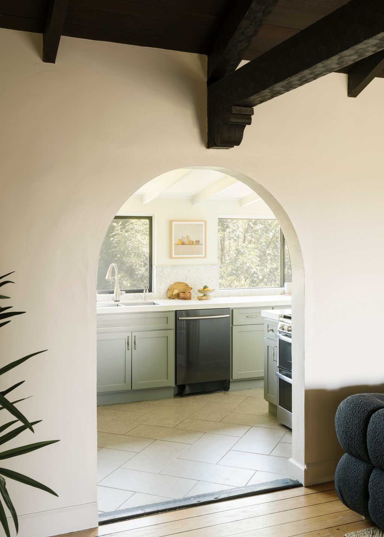 11764 Laurelcrest Drive in Studio City