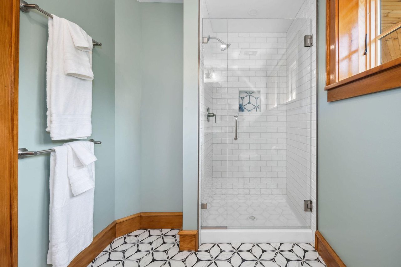 2226 Lake Shore Road