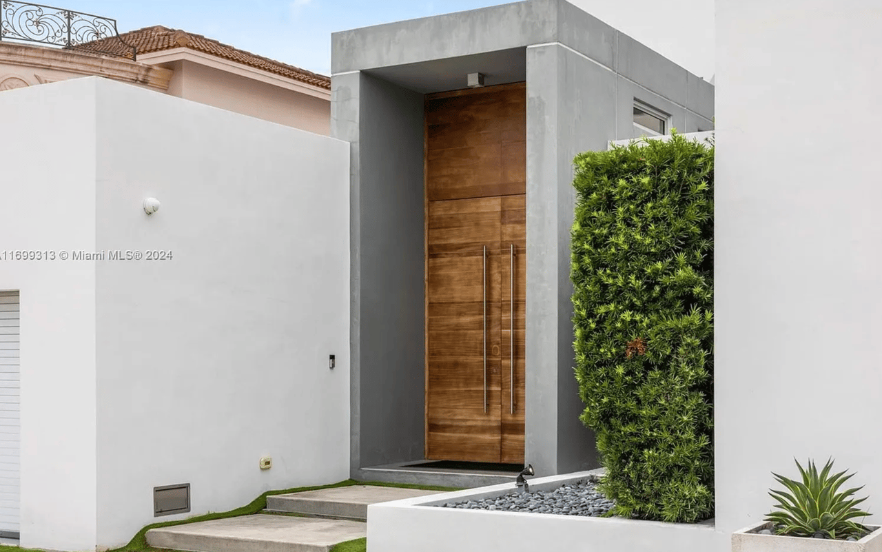 323 Atlantic Ave, Sunny Isles Beach, FL 33160