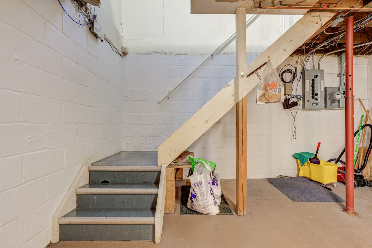 Commercial Property On Bloor St W - The Kingsway 