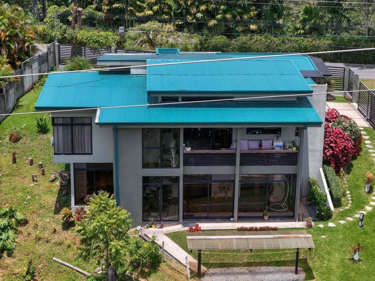 5-BEDROOM CHIRRIPO MOUNTAIN VIEW HOME WITH EASY ACCESS, PREMIUM FINISHES, FRUIT TREES AND LANSCAPED – 0.22 ACRES