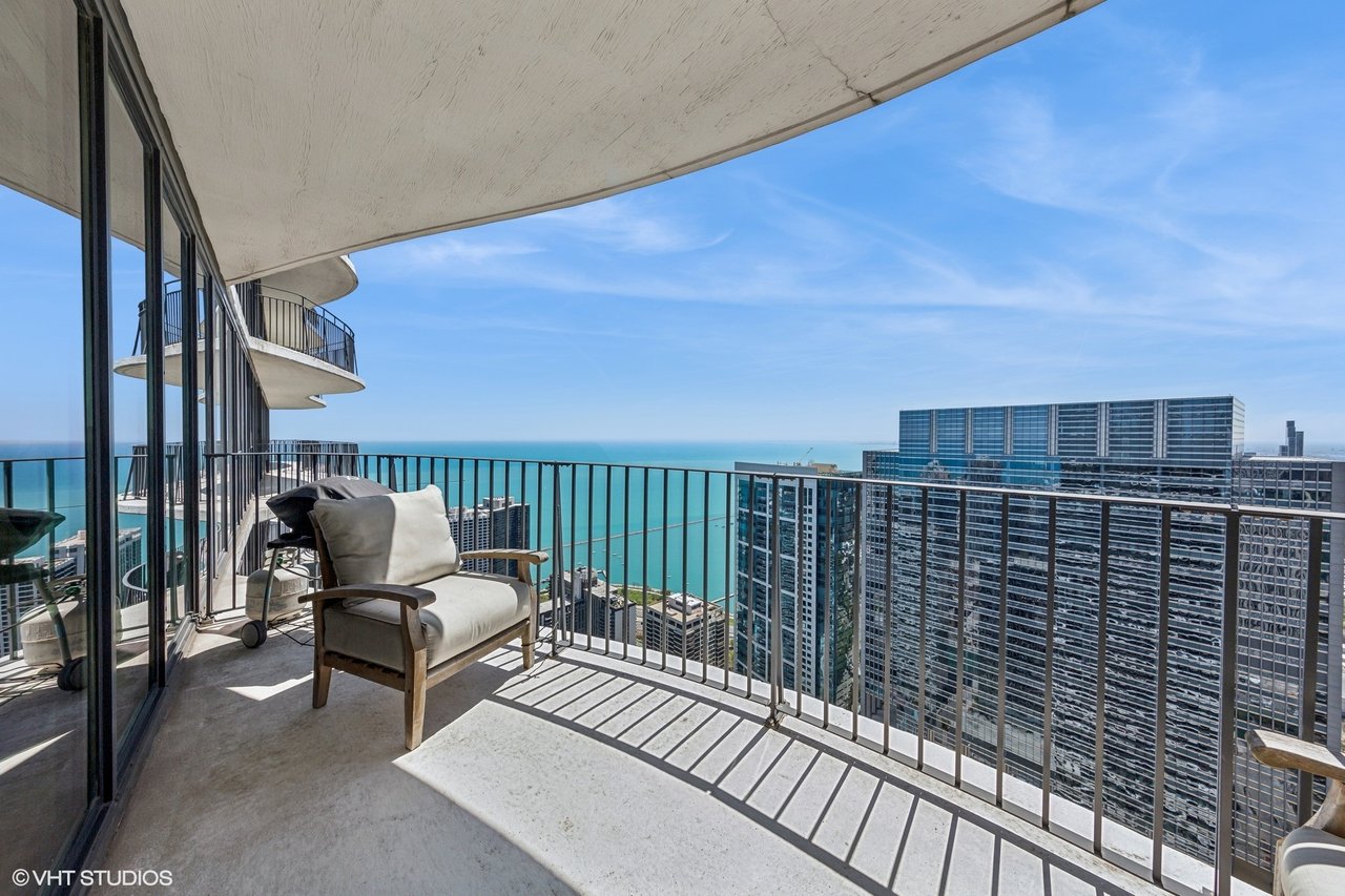 225 N Columbus Dr 7408
