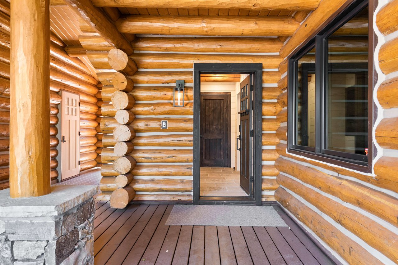  Modern and Chic Log Cabin in Basalt 