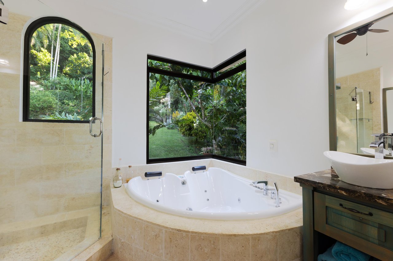 CASA ORQUIDEA – LUXURY HOME WITH OCEAN VIEWS IN GATED COMMUNITY