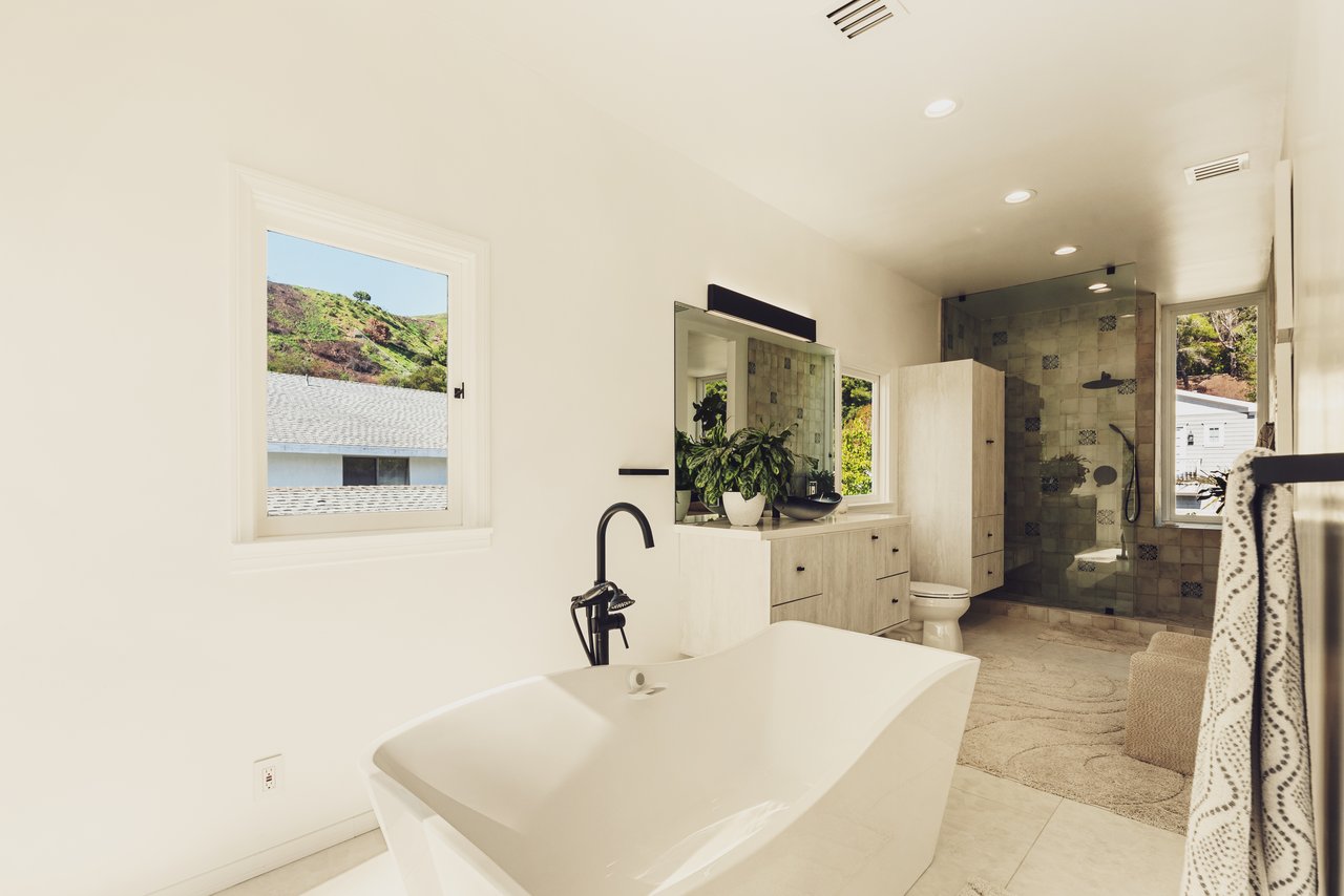 2533 La Condesa Dr, Brentwood