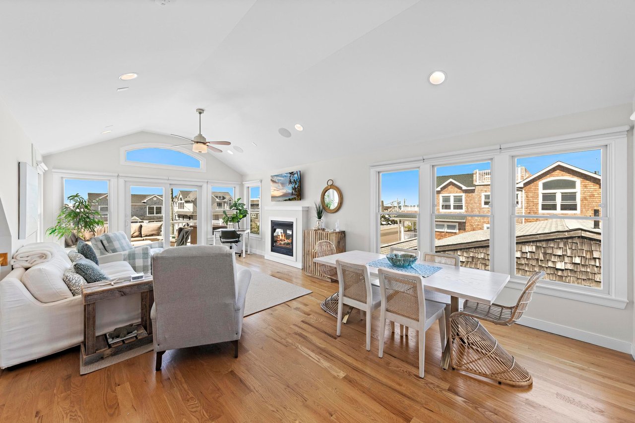 407 B Coral Street 
