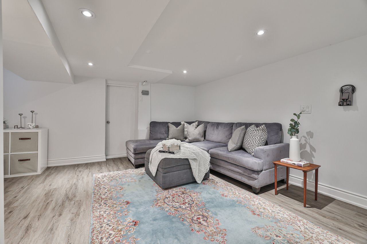 SOLD; Prime Humewood Locale!