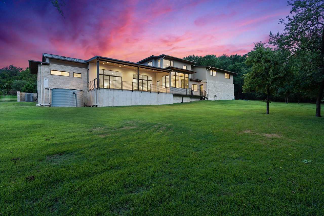 Las Lomas Contemporary