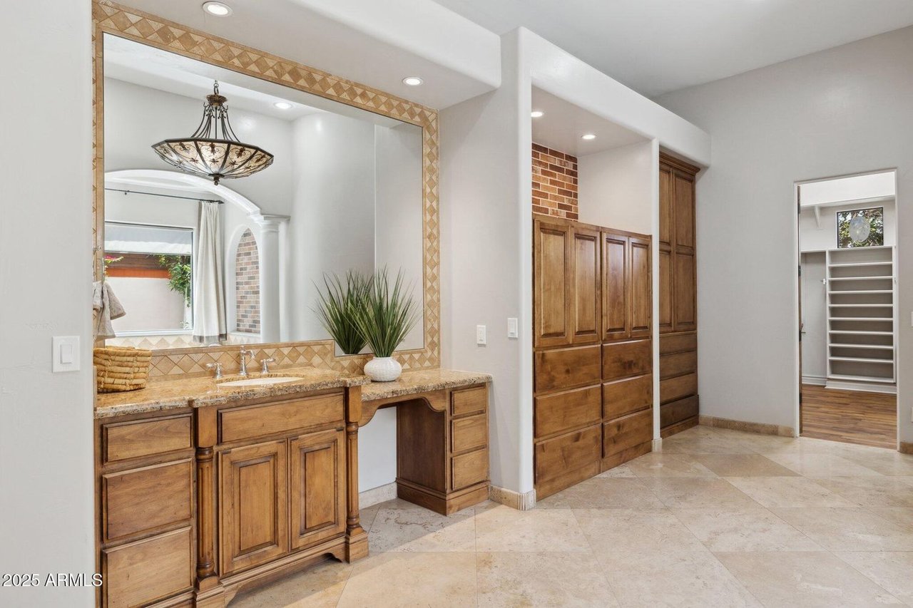 3731 E Halifax Cir 85205