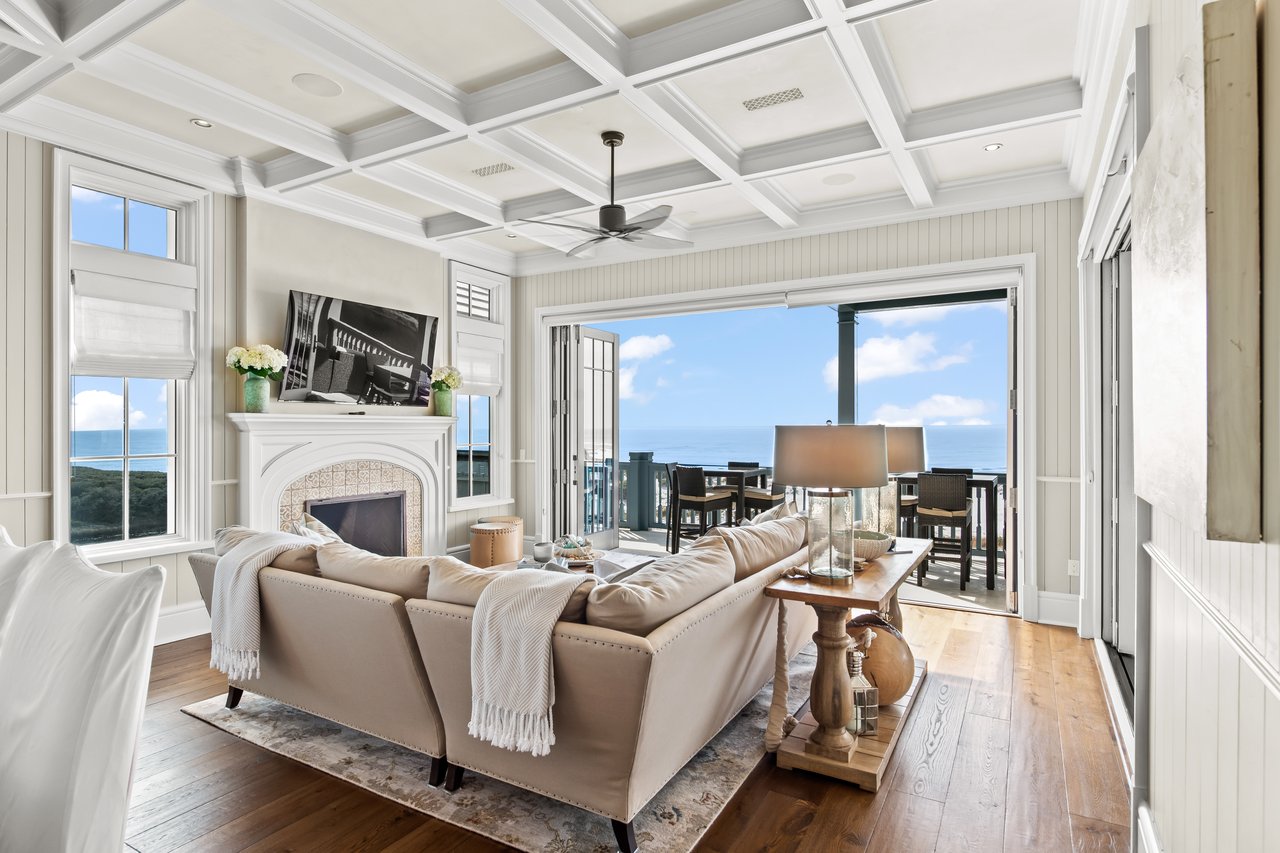 243 W Bermuda Dr
