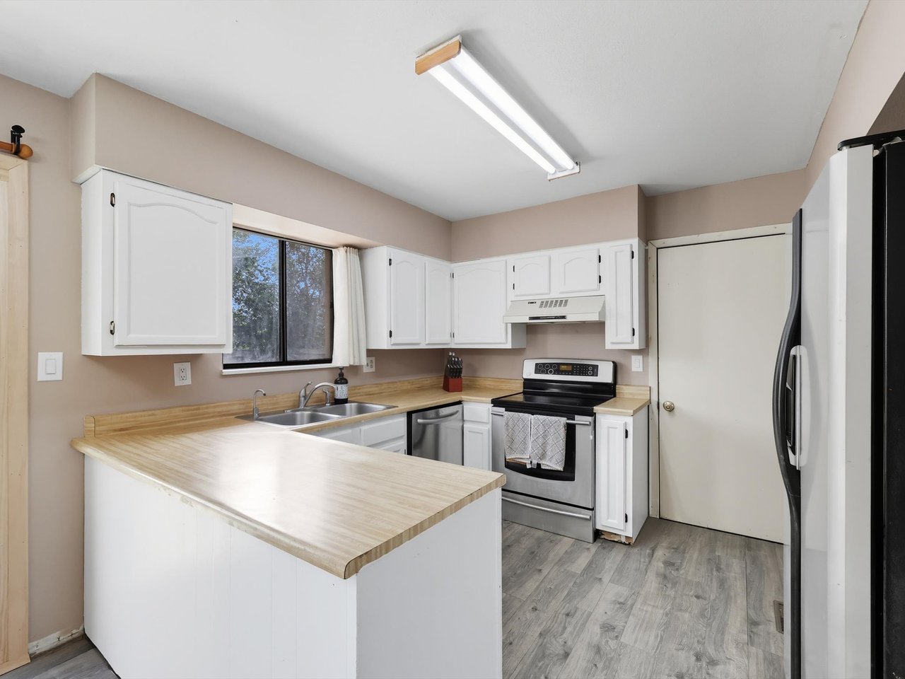 6735 Goldfield Drive