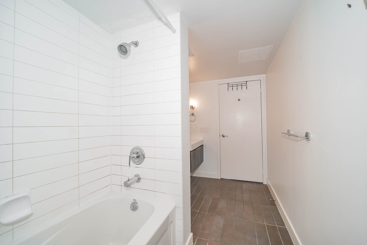 4K Spadina Ave 621