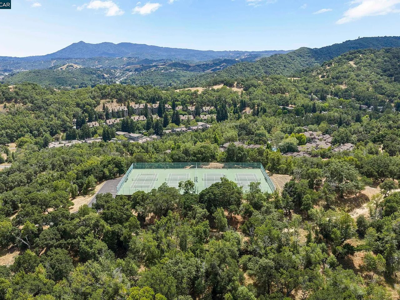 28 Curlew Way, Novato