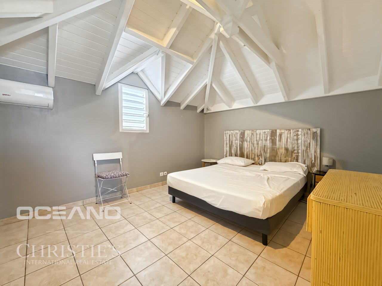 EXCLUSIVE - 2 bedrooms Townhouse with a pool