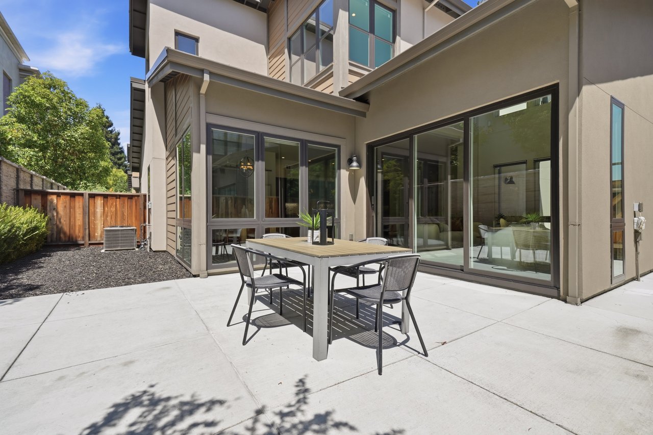 826 W Olive AVE