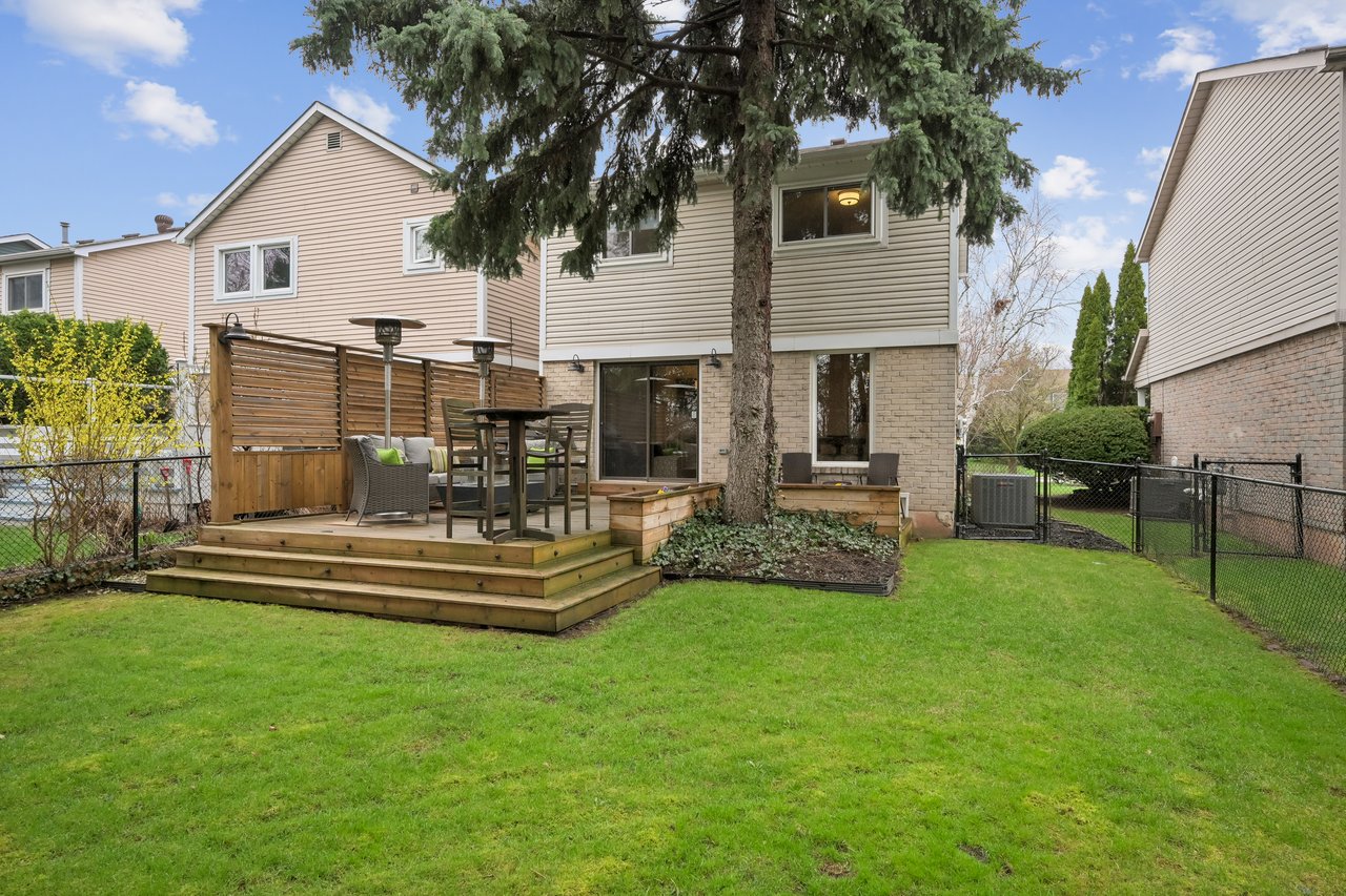 Ravine Living in Glen Abbey!