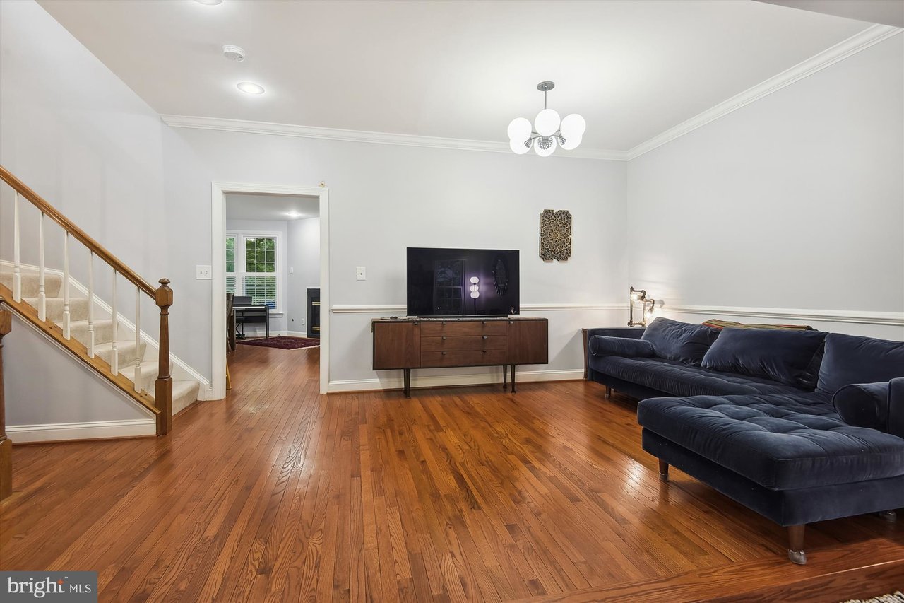 9417 Colonade Dr