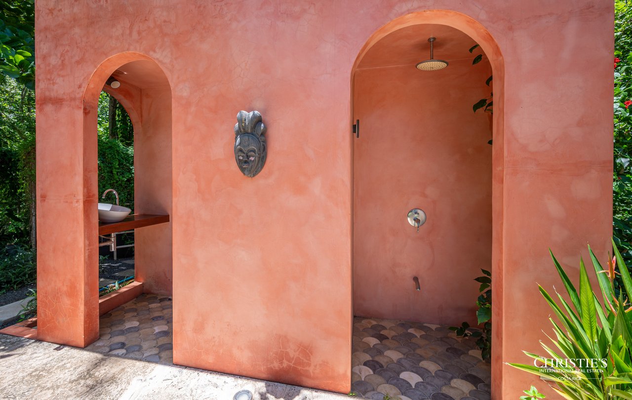 Casa Rosa | A Seaside Escape with a detached Casita in Playa Avellanas