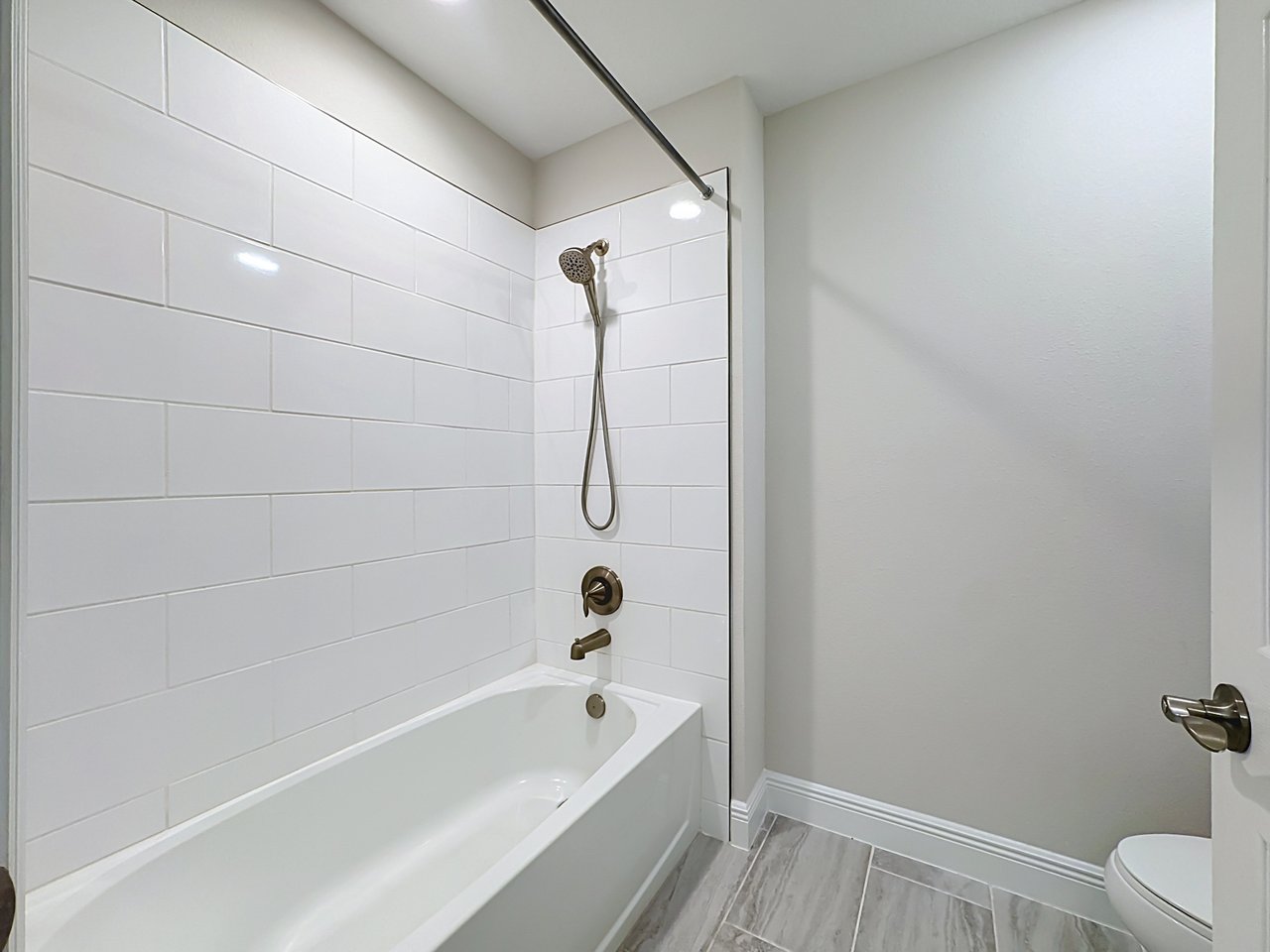 Move-In Ready Pelican in Hawkstone — No Builder Wait, $40K in Upgrades