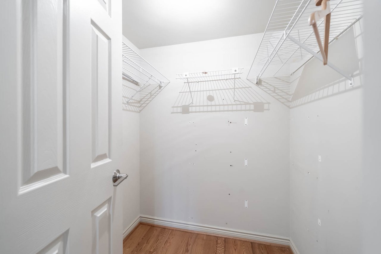 301-7300 Yonge Street 