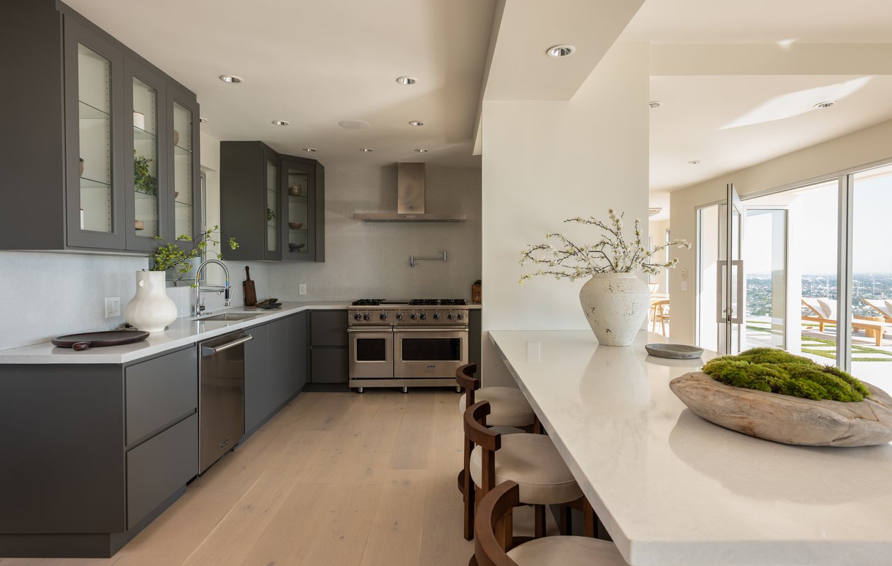 8515 Hedges Way, West Hollywood