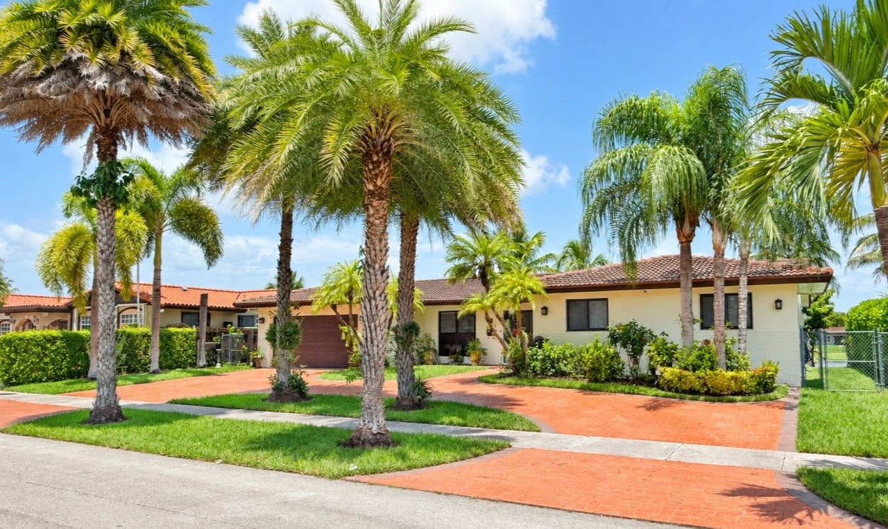 Lakefront Living in Kendall Lakes