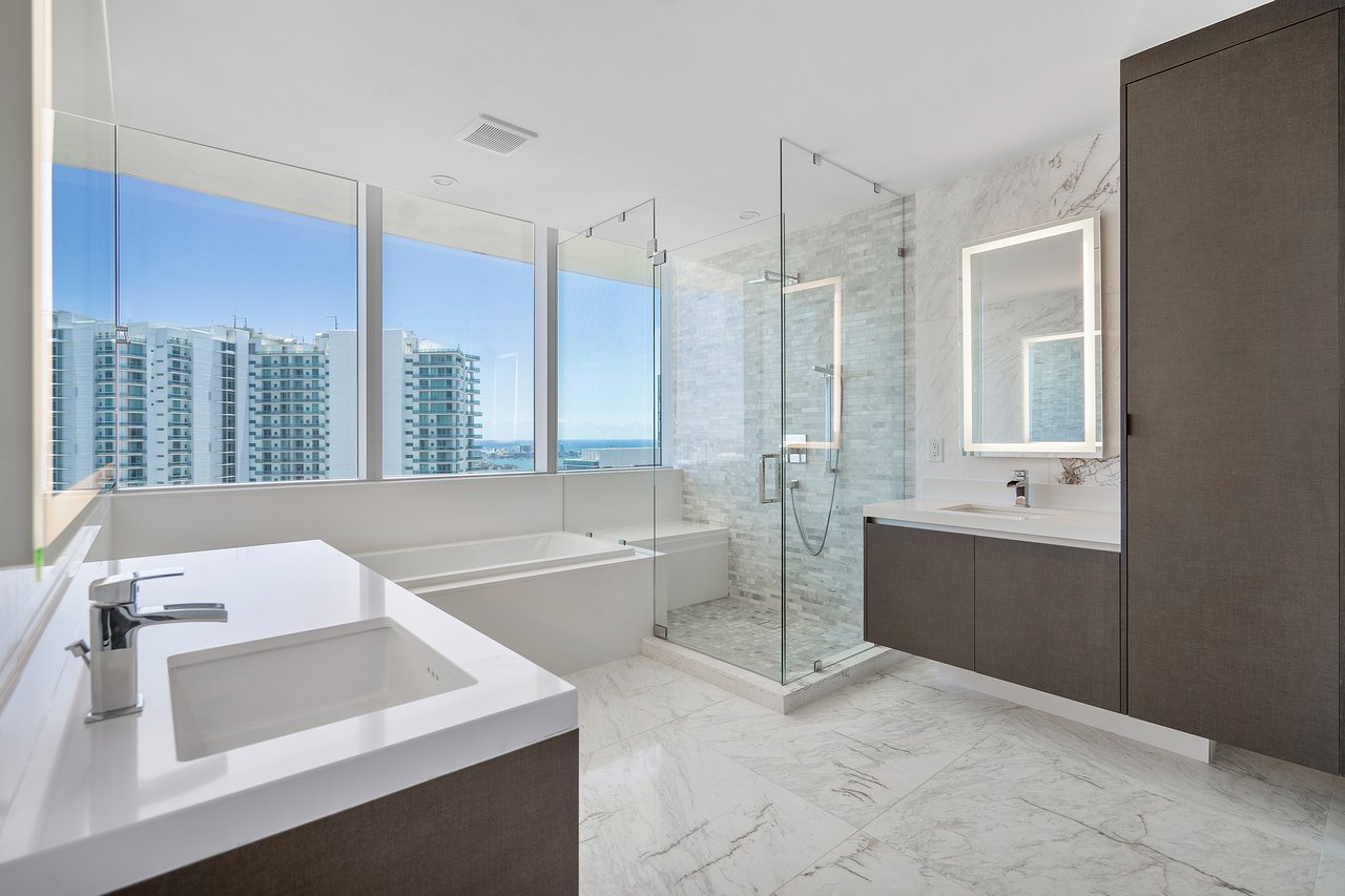 851 NE 1st Ave #4901